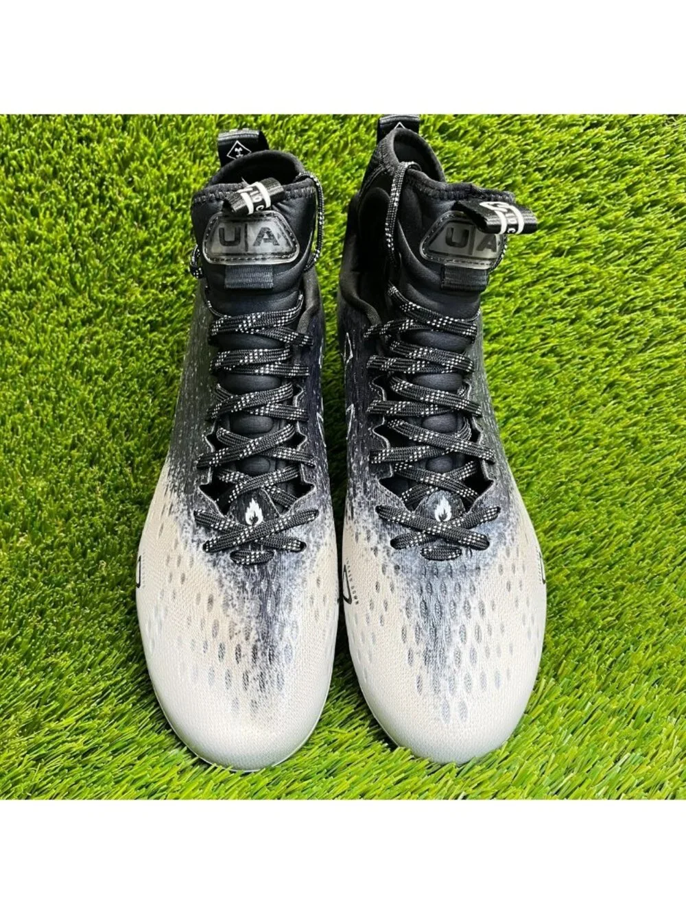 Under Armour Spotlight Lux MC 2.0 Mens Size 10.5 Black White Football Cleats